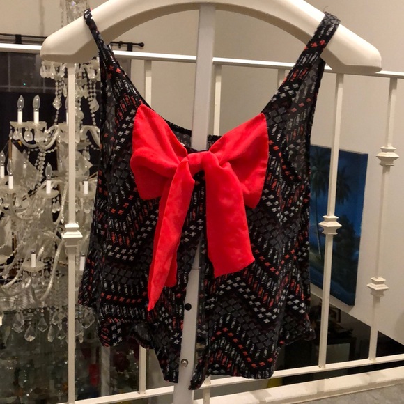 Charlotte Russe 🥳HP🥳Cute crop top with red Bow - Picture 2 of 2